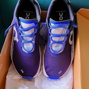 On Running On Cloud Cloud Monster Womens 9.5 worn 3X